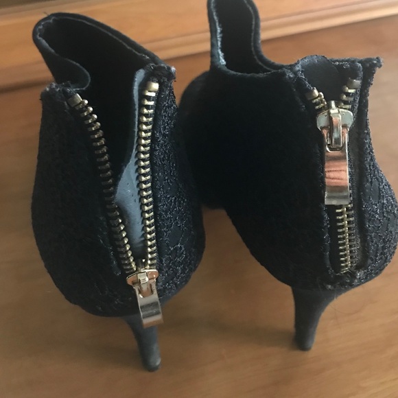 Black boots - Picture 3 of 4